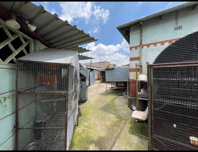 1,400M² WORKSHOP FOR SALE IN VULCANIA